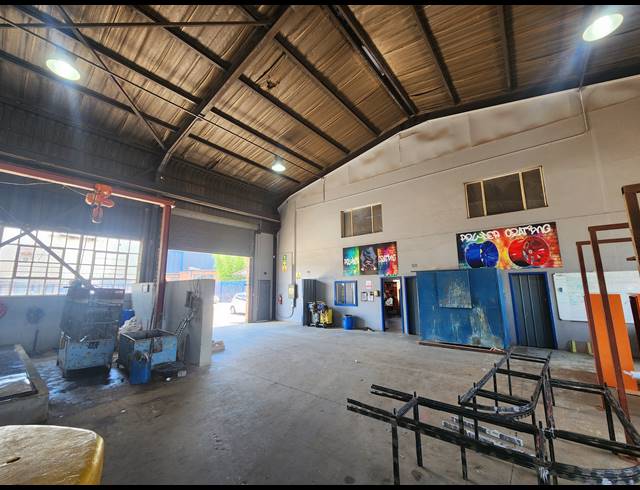 800M² WAREHOUSE TO LET IN WADEVILLE